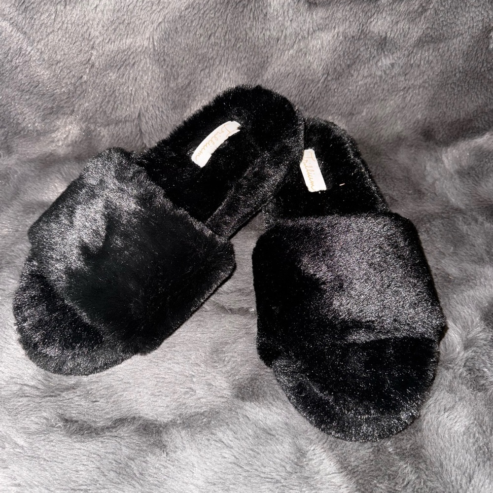 Trillium Black Plush Women's Slippers